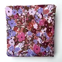 Stoff mit Blumenmuster in Rosa, Flieder und Braun für Trachtenbekleidung