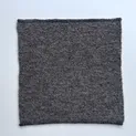 Strickmuster in Grau mit Perlmuster-Struktur für Sarner Wolle